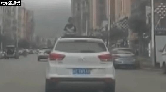 DƬ